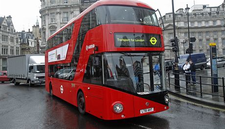 Londýn má opět autobusy, do nichž lze naskakovat | Cestování | Lidovky.cz