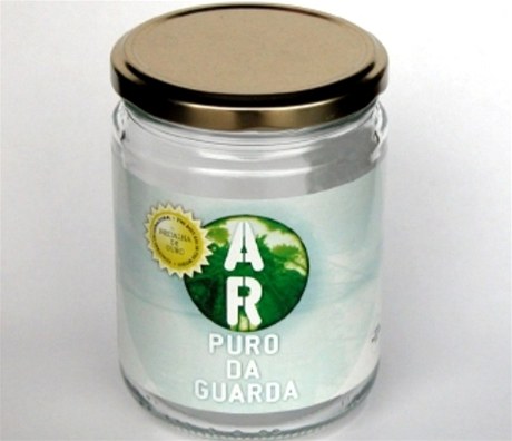 �istý vzduch ve sklen�né nádobce z portugalského m�sta Guarda stojí 5 euro.