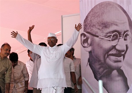 Anna Hazare znovu hladoví proti korupci. 