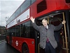 Boris Johnson s novým londýnským autobusem.