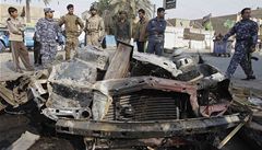 Bomby v autech zabjely v Bagddu, nejmn 23 mrtvch