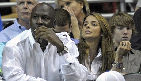 Basketbalista Michael Jordan se svou snoubenkou Yvette Prietovou.