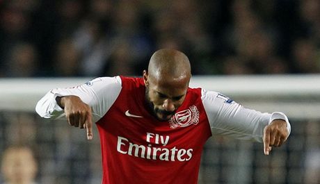 tonk Thierry Henry skroval hned pi nvratu do Arsenalu a rozhodl o vtzstv londnskho klubu v Anglickm pohru