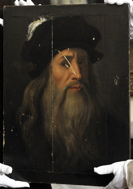 Za mimoádných bezpenostních opatení dovezl 8. ledna pozd veer ozbrojený doprovod na zámek Zbiroh na Rokycansku nedávno objevený renesanní obraz tváe Leonarda da Vinci. 