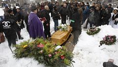 V Tanvaldu pohbili zastelenho mladka, pijely stovky Rom