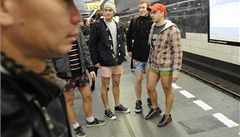 Pražské metro ovládli cestující bez kalhot