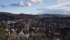 Z domu a vy��ích �ástí parcely je nádherný výhled do údolí �eky Berounky.