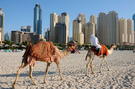 Turisty stále více lákají nákupy v Dubaji.