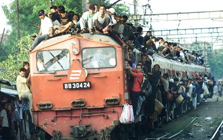 I takhle vypadá elezniní doprava v Indonésii (archivní foto).
