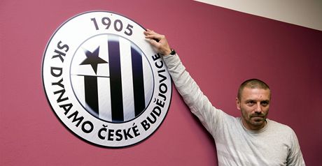 Fotbalista Tomá epka podepsal na rok a pl smlouvu v eských Budjovicích.