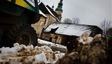 Broumovsko. Na Broumovsku se dajn nachz podzemn loiska zemnho plynu v bidlinch vrstvch, ze kterch by mohl bt ten frakturac vrstvy a horizontlnmi vrty.