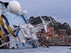 Výletní lo Costa Concordia leí na moském dn u ostrova Giglio. 