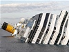 Luxusní lo Costa Concordia najela u ostrova Giglio na útes a potopila se.