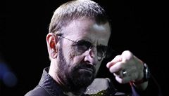 Mezi vystavujícími hudebníky-výtvarníky je i Ringo Starr.
