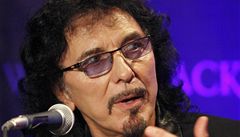 Kytarista skupiny Black Sabbath Tony Iommi.