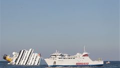 Výletní lo� Concordia, která ztroskotala na m�l�in� u pob�e�í Itálie