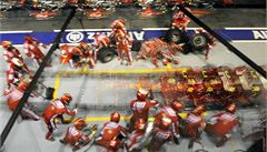 Práce mechanik� ferrari. 