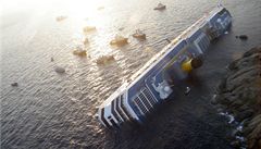 Na obloze se �e�í, ale na hladin� probíhají stále záchranné akce.