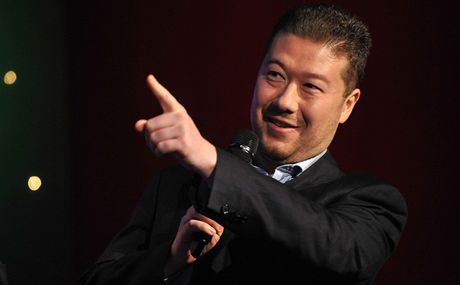 Tomio Okamura jako modertor novho zpravodajskho poadu Dobr veer, esko!