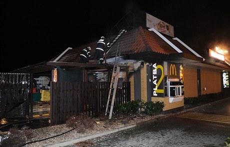 V provozovn rychlého oberstvení McDonald's v Evropské ulici v Praze 6 ve tvrtek brzy ráno hoelo