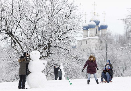Rusové si užívají sníh