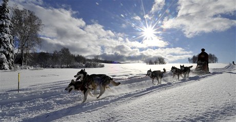 Nkterá místa organizátoi upravovali snnými skútry, jinde pomohla rolba.