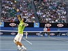 eský tenista Tomá Berdych (vzadu) ve tvrtfinále Australian Open, ve kterém s Rafaelem Nadalem prohrál