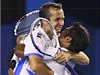 Radek tpánek a Leander Paes oslavují vítzství v Australian Open