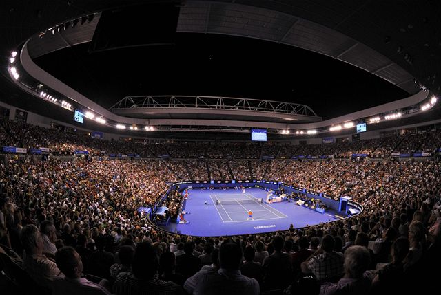 Zapln�ná Rod Laver arena, centrkurt Australian Open