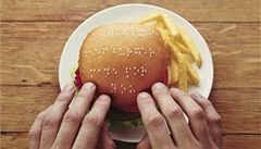 Jihoafrický hamburger s Braillovým písmem