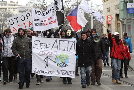 Asi 500 lidí demonstrovalo v Brn proti smlouv ACTA