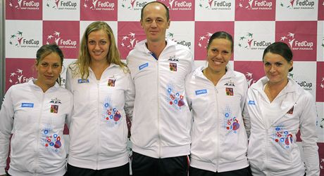 Fed Cup zleva: Záhlavová - Strýcová, Kvitová, Pála, Hradecká, Beneová.