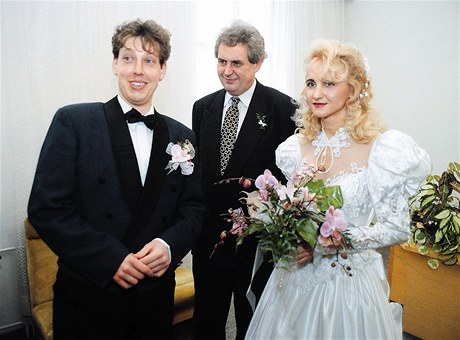Svatba Stanislava Grosse a árky Perlíkové se odehrála 16. února 1996 ve vrovickém zámeku. Za svdka el Grossovi tehdejí pedseda SSD Milo Zeman.