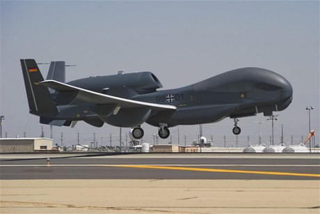 Bezpilotní letoun Global Hawk RQ-4B