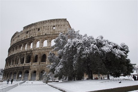 ímské Koloseum pod snhem