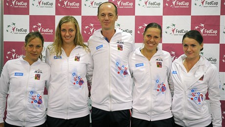 Fed Cup zleva: Záhlavová - Strýcová, Kvitová, Pála, Hradecká, Beneová.