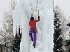 Horolezci na rampouchu vyznaili trasu pro sobotní závody v lezení.