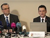 Ministr financí Miroslav Kalousek (vlevo) a éf FAU Milan Cícer.