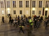 Demonstranti proti dohod ACTA se z praského Klárova vydali na Hrad.