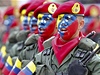 Hrdí Venezuelané na vojenské pehlídce bhem oslav 20. výroí prezidenta Hugo Cháveze.