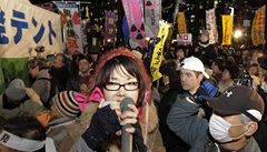Japonské demonstranty pimla k protestm havárie jaderné elektrárny ve Fukuim. Tokio, 27. ledna 2012  