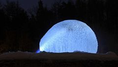 Vesmírný objekt? Nikoliv, jde o unikátní ledové iglú od architekt� z ateliéru Mjölk.