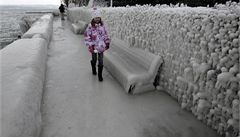 Na pob�e�í �enevského jezera to vypadá jako po zásahu ledové královny.