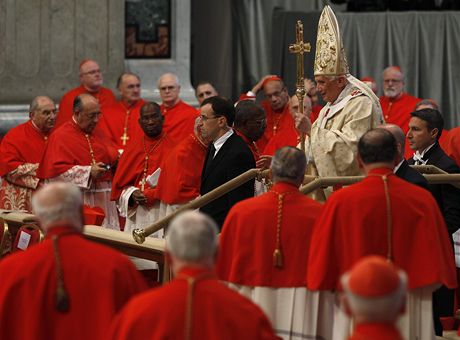 Pape ve Vatikánu slouil mi s 22 novými kardinály 