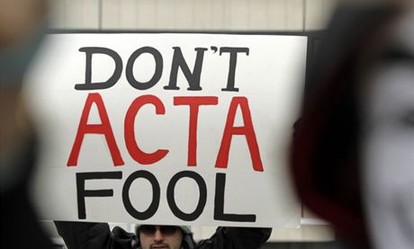 Protesty proti smlouv ACTA protetsovali lidé v nkolika evropských mstech. Tento snímek je ze Sofie.