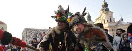 Prvodem masek byly 11. února na praském Staromstském námstí zahájeny slavnosti Carnevale Praha 2012. 