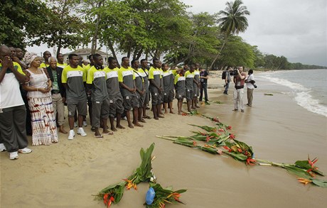 Fotbalisté Zambie se vrací na místo tragédie. Poblí Libreville, kde v nedli odehrají finále afrického ampionátu, se v roce 1993 zítilo do oceánu letadlo, na jeho palub byl tém celý jejich národní tým.