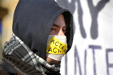 Protest kvůli Obchodní dohodě proti padělatelství (ACTA) se konal 11. února také v Brně. Účastníkům protestu vadí to, že vláda ratifikaci pouze pozastavila a smlouvu výslovně nezamítla.