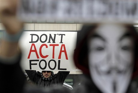 Protesty proti smlouv ACTA protetsovali lidé v nkolika evropských mstech. Tento snímek je ze Sofie.