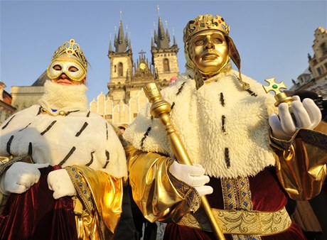 Prvodem masek byly 11. února na praském Staromstském námstí zahájeny slavnosti Carnevale Praha 2012. 